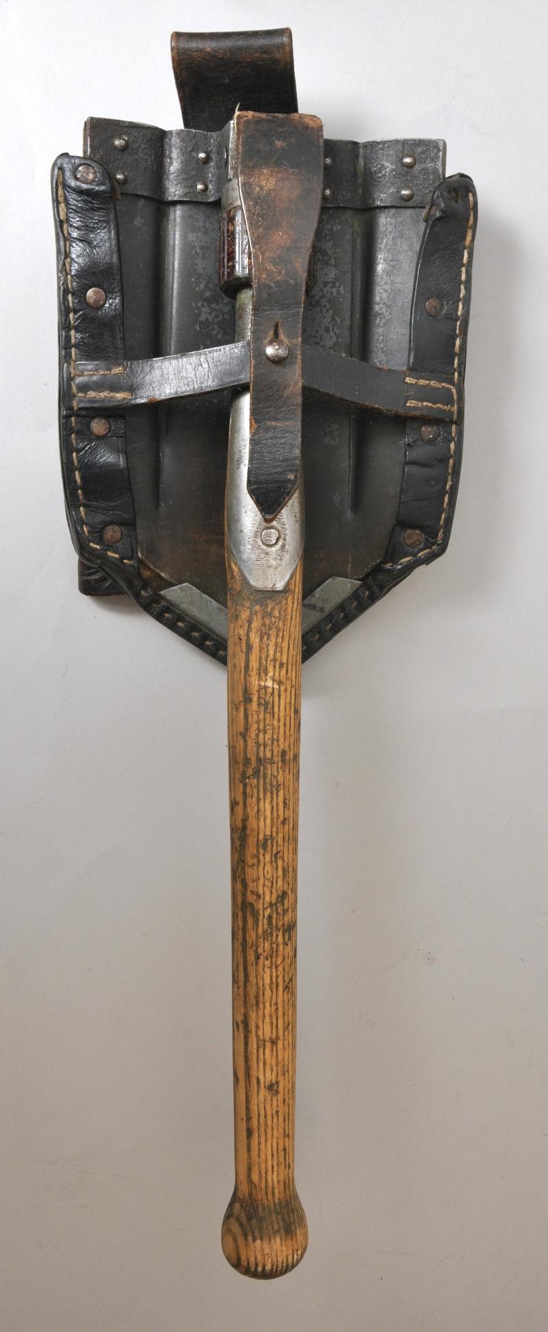 WW2 German Folding Entrenching Tool & Carrier