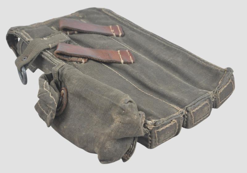 WW2 German MP40 Magazine Pouch 1942