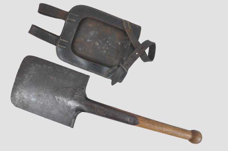 WW2 German Straight Shovel & Carrier