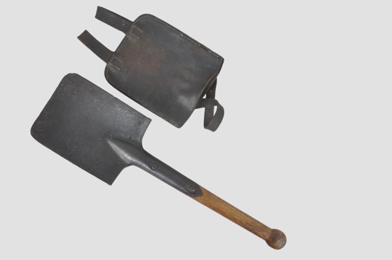 WW2 German Straight Shovel & Carrier
